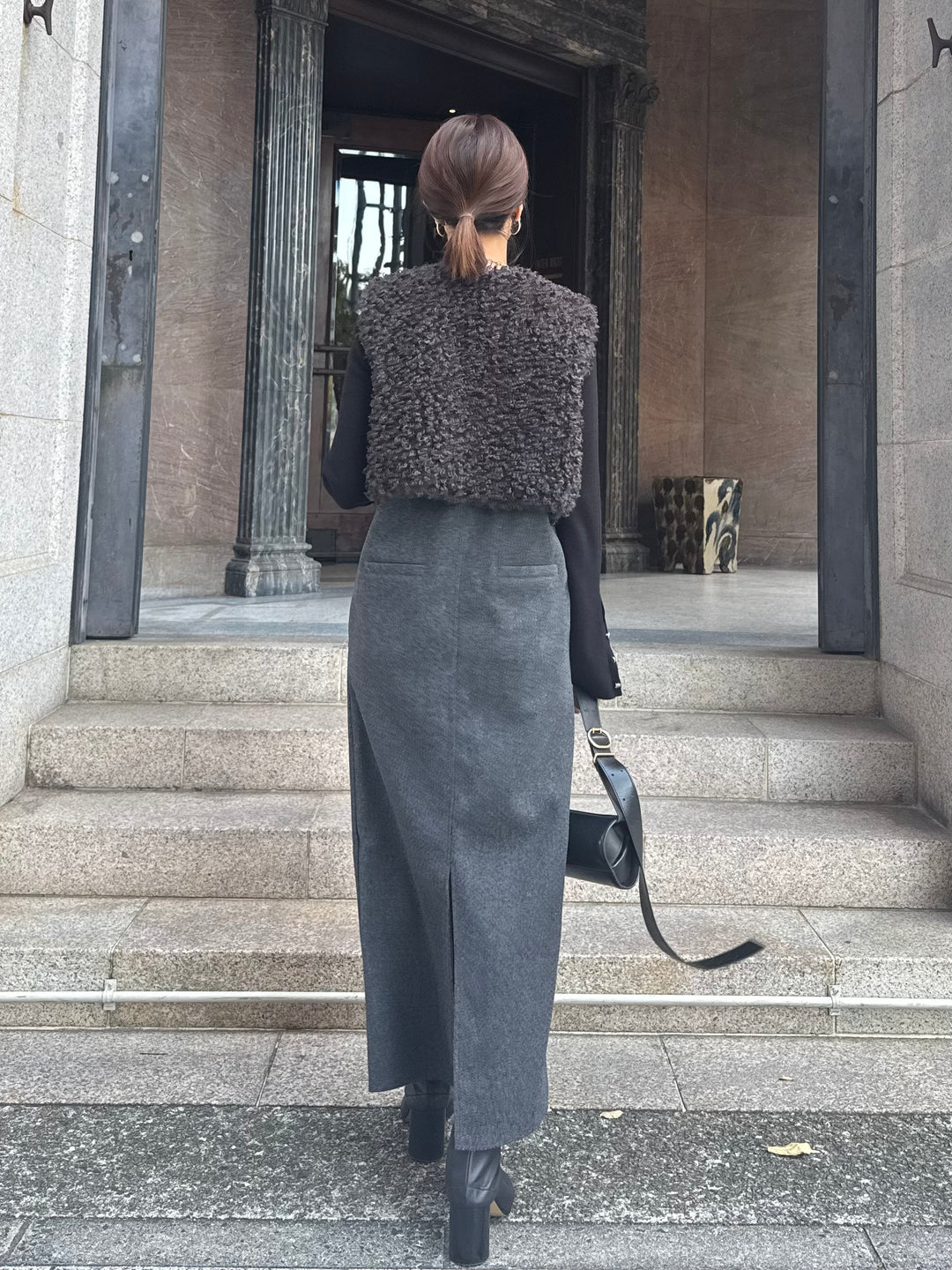 【予約】 ウールライクVネックジャンパースカート / チャコール(1月上旬発送予定)