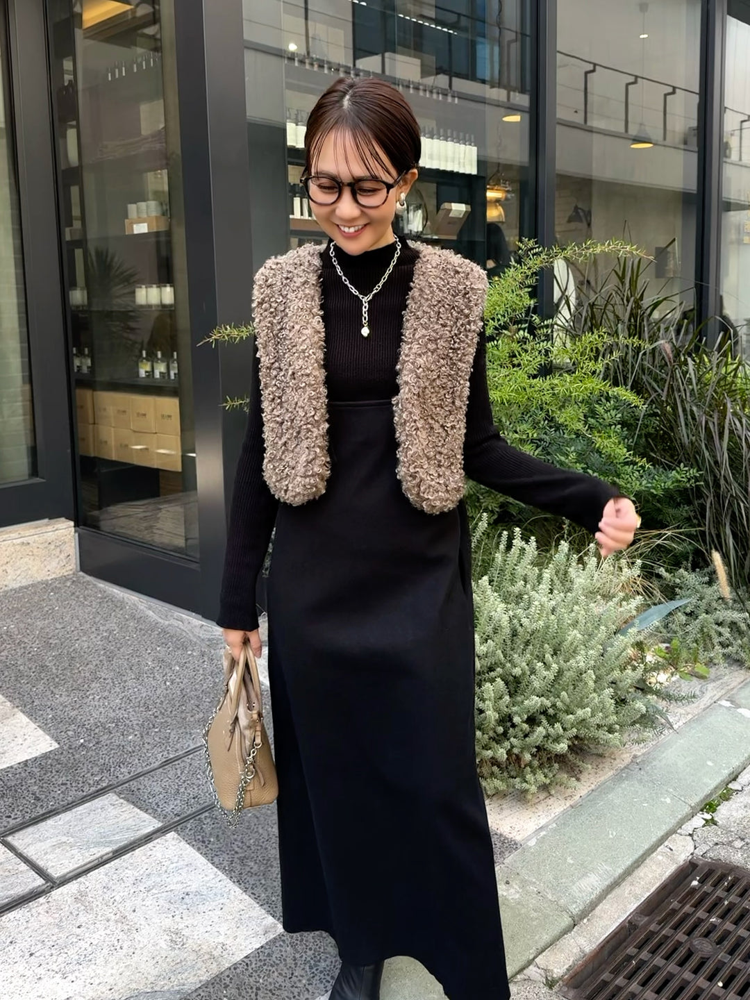 【予約】ウールライクVネックジャンパースカート / ブラック(11月下旬発送予定)