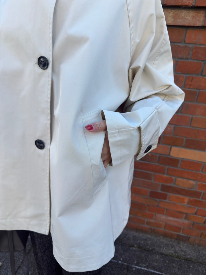 スタンドカラーミドルコート / オフホワイト