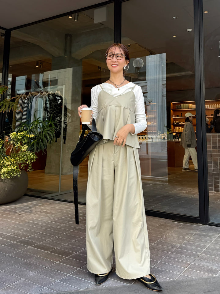 [3点SET] ドレープロングTシャツ / オフホワイト + ウォッシャブルフェイクレザーキャミソール / エクリュ + ウォッシャブルフェイクレザータックパンツ / エクリュ