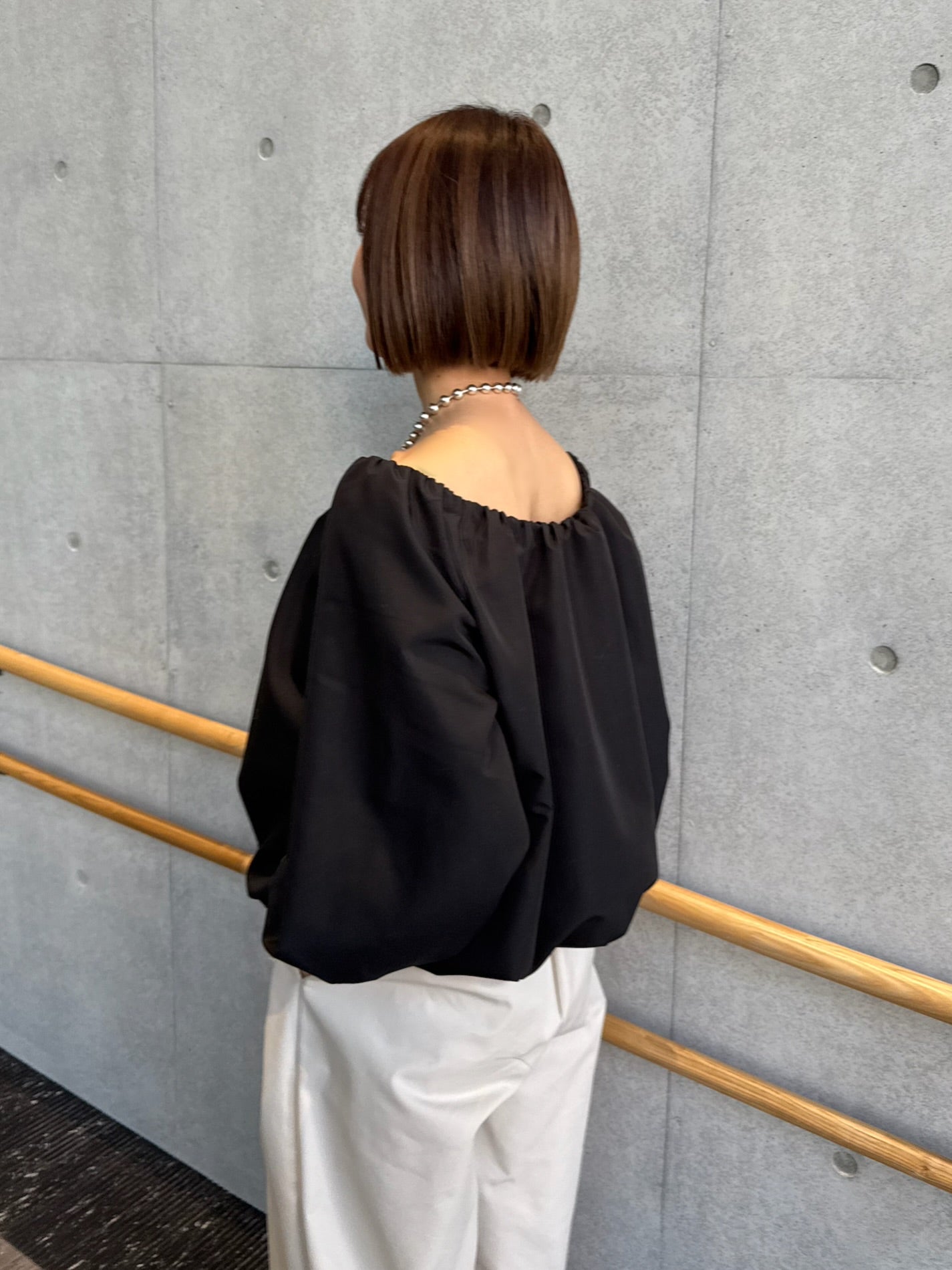 Aimeine 2wayバルーンベアブラウス ブラック 2WAYバルーンブラウス / ブラック – fosie