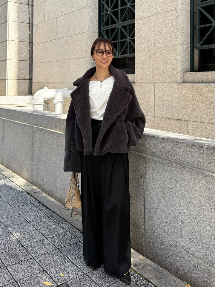 【予約】[3点SET] ボアショートコート / チャコールグレー +  起毛ドレープロングTシャツ / ホワイト + ツイルタックパンツ / ブラック(12月中旬発送予定)