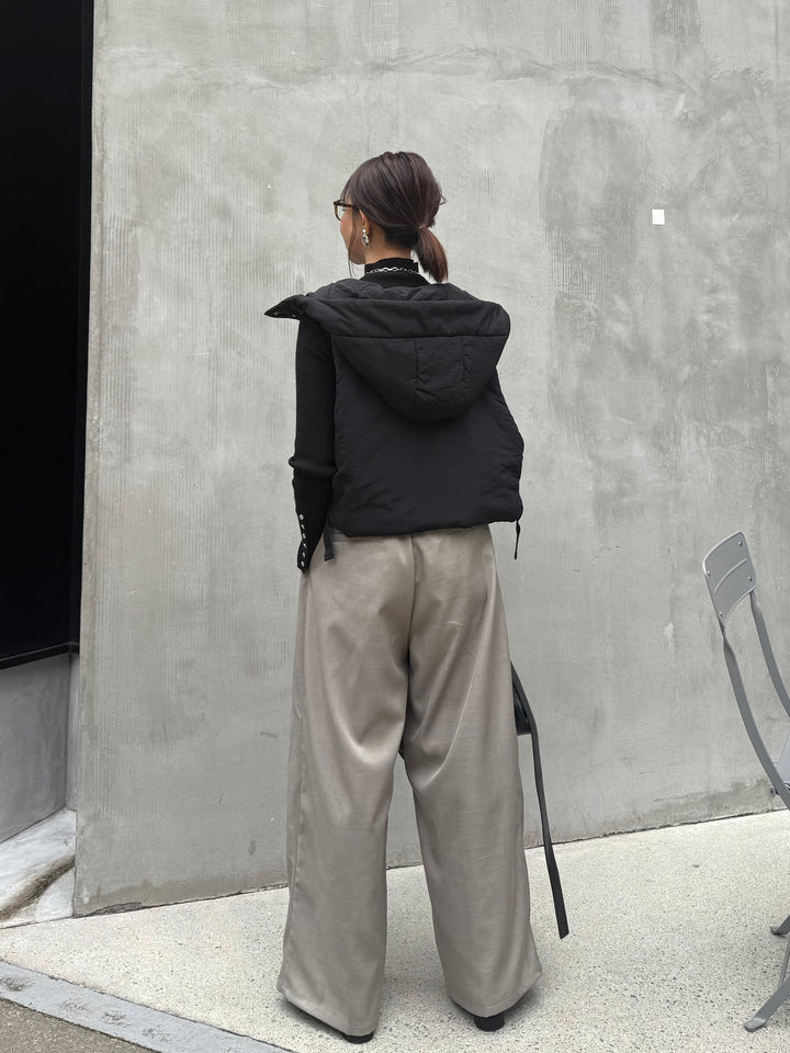 [SET] 中綿フードベスト / ブラック + ツイルタックパンツ / グレージュ