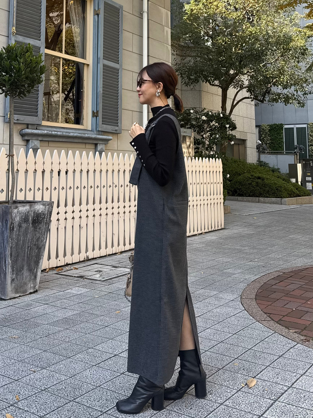 【予約】 ウールライクVネックジャンパースカート / チャコール(1月上旬発送予定)