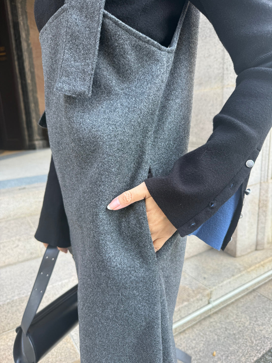 【予約】 ウールライクVネックジャンパースカート / チャコール(1月上旬発送予定)