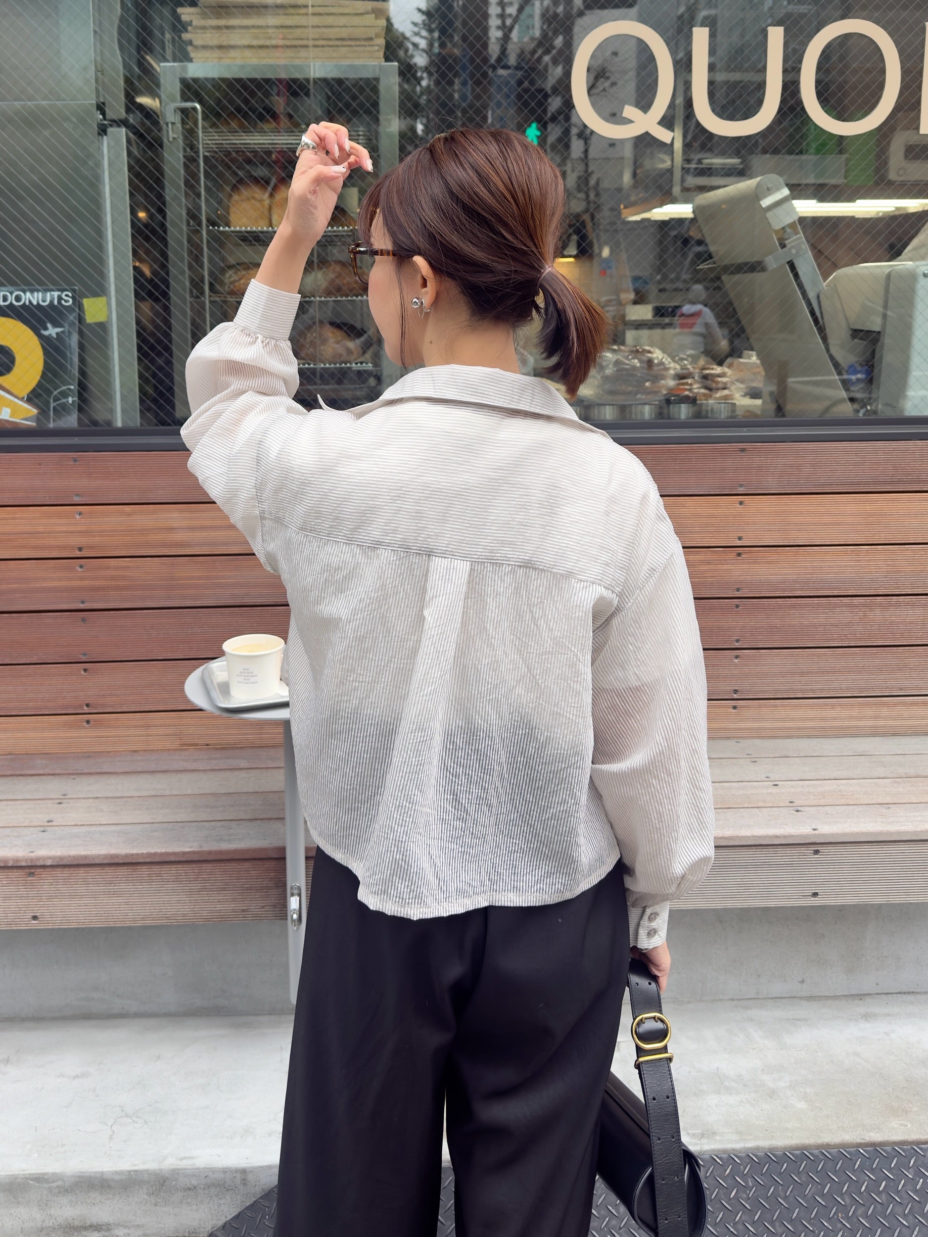 美品★エトレトウキョウ　シアーストライプ　グロップド丈ブラウス シャツ　ショート Freesia ブラウス シャツ ビスチェ付きシアーストライプショート丈
