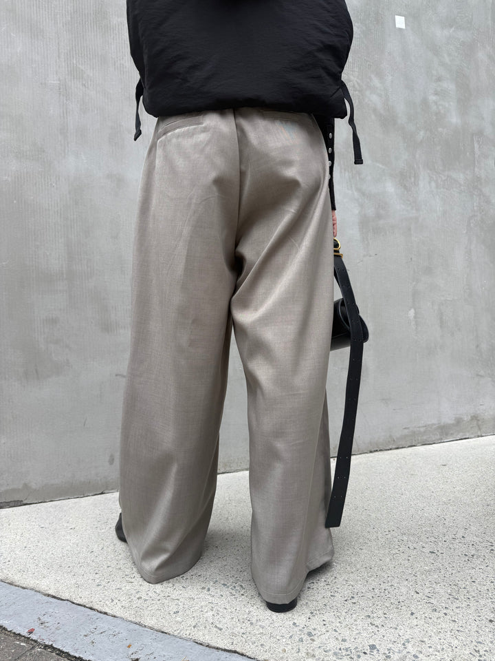 ツイルタックパンツ / グレージュ
