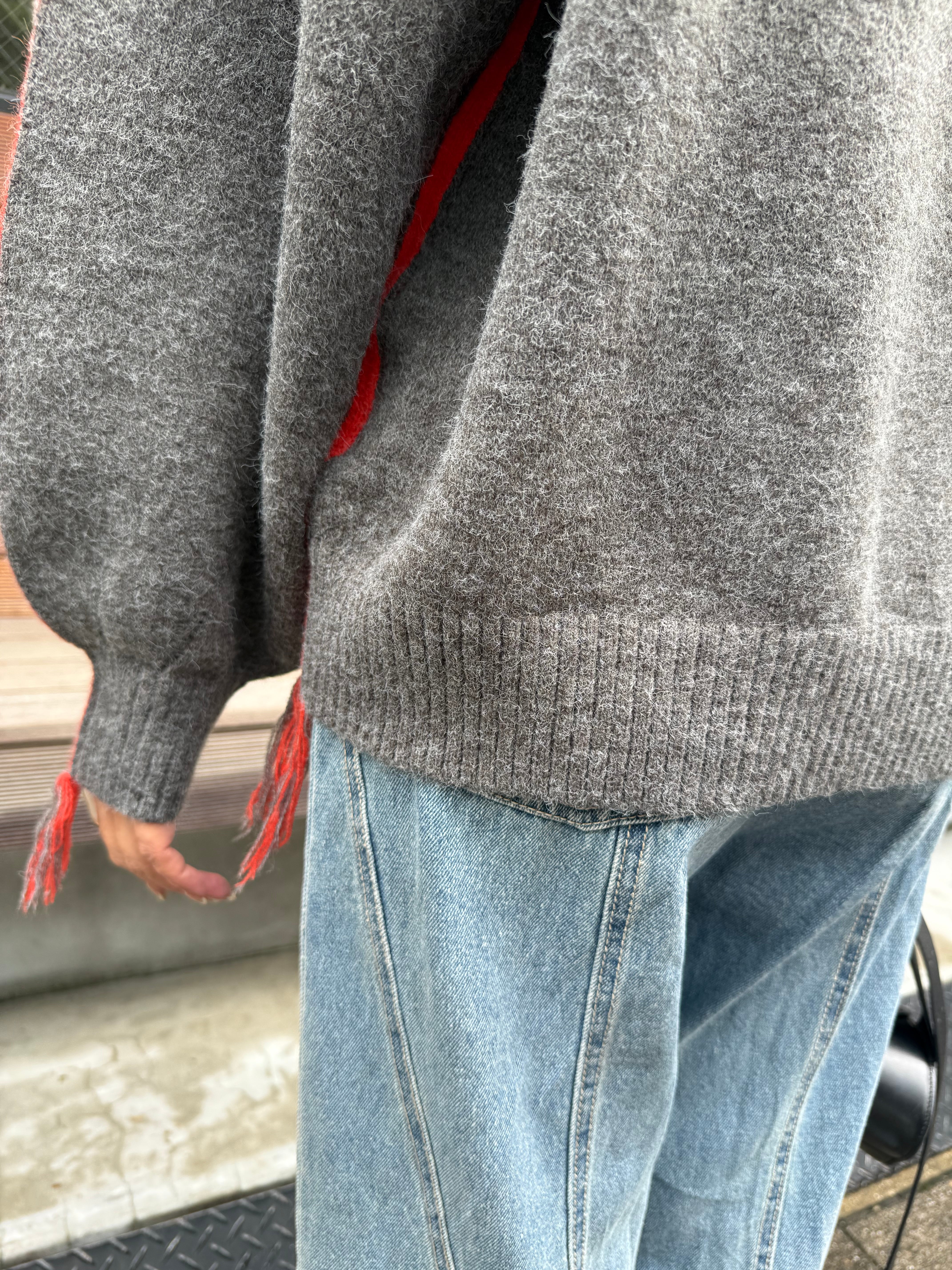 アルパカタッチ配色ラインプルオーバー / チャコール – fosie