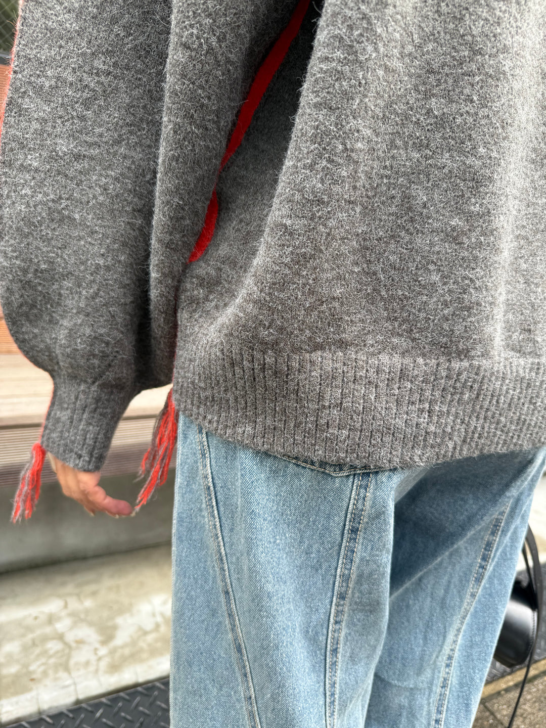 【予約】アルパカタッチ配色ラインプルオーバー / チャコール(12月中旬発送予定)