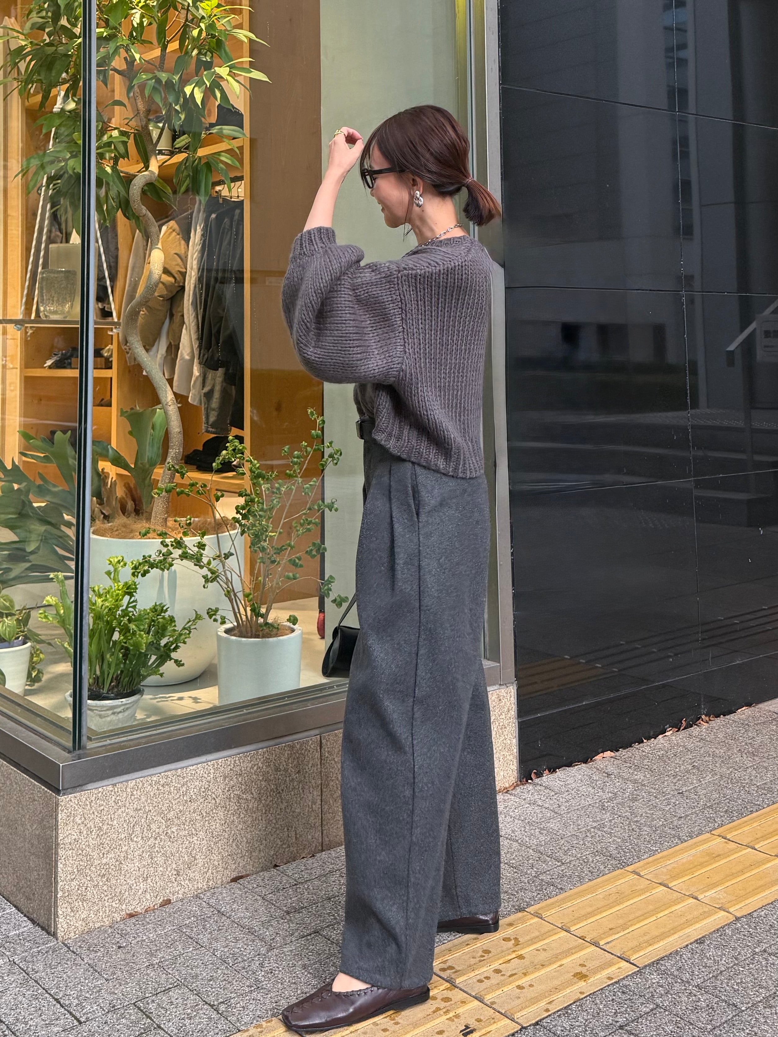 ボリュームスリーブショートニット / チャコール – fosie