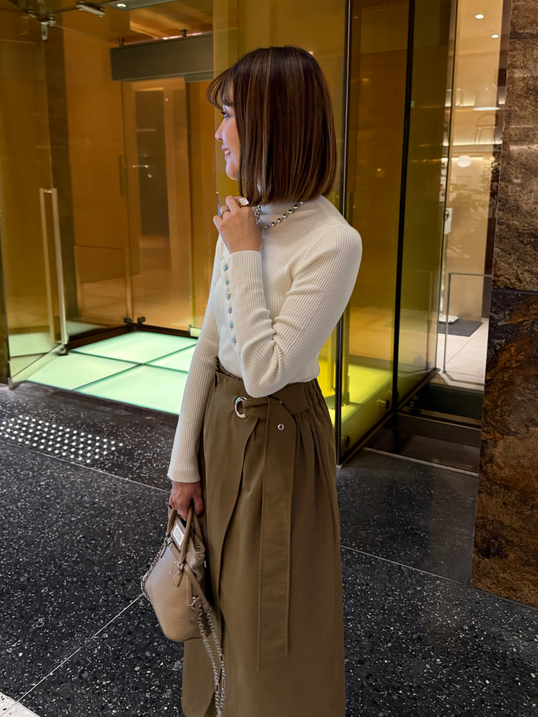 袖ボタンハイネックニット / アイボリー