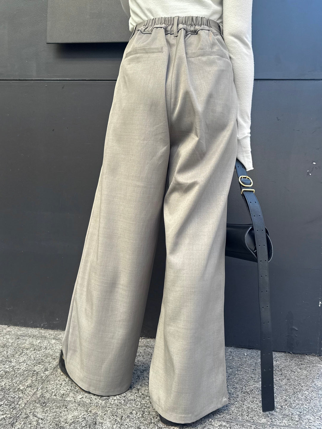 【予約】ウエストパイピングワイドパンツ / グレージュ(4月上旬発送予定)