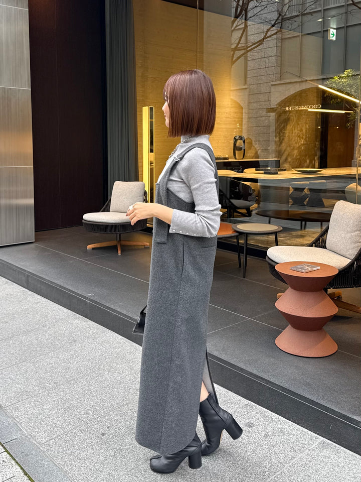 【予約】[SET] ウールライクVネックジャンパースカート / チャコール + 袖ボタンハイネックニット / グレー(1月中旬発送予定)