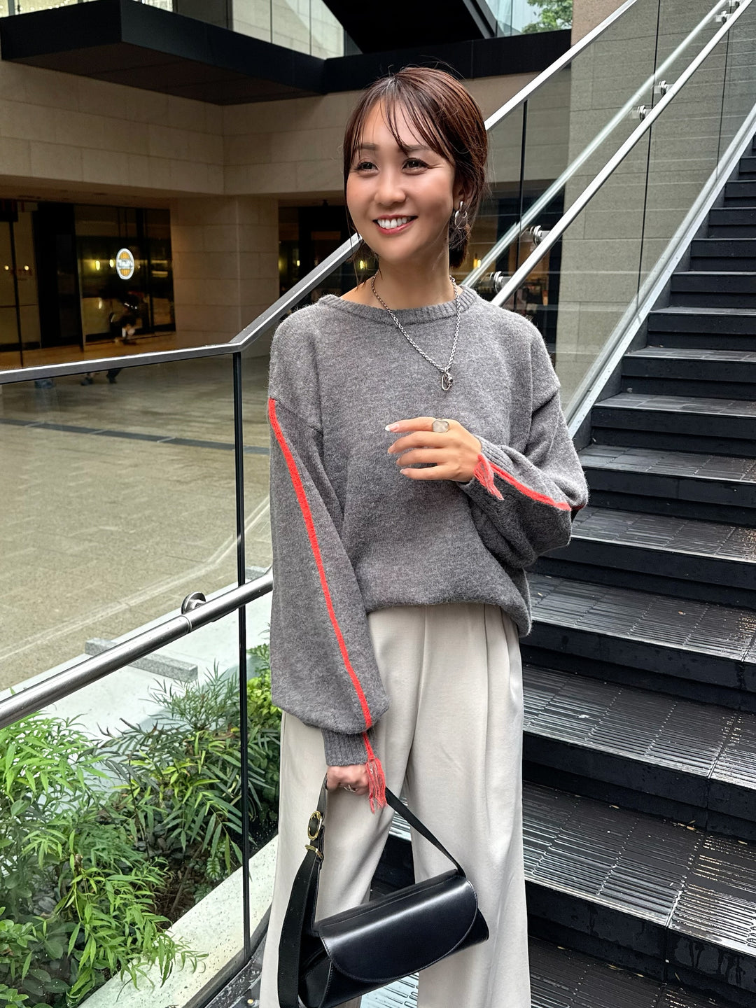 【予約】アルパカタッチ配色ラインプルオーバー / チャコール(12月中旬発送予定)