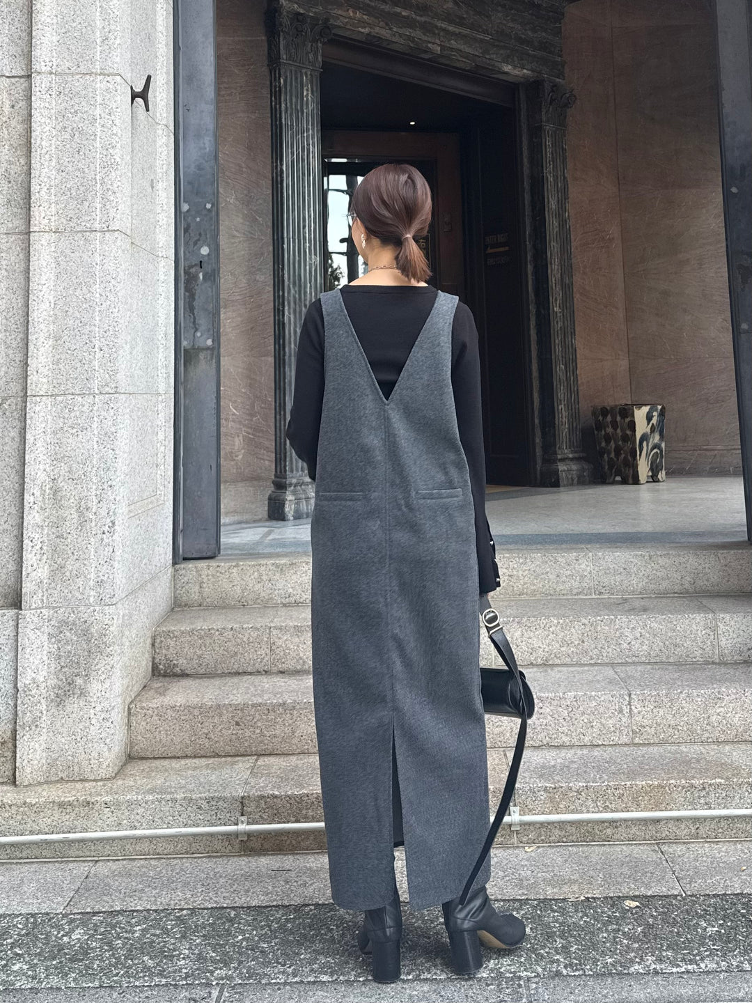 【予約】 ウールライクVネックジャンパースカート / チャコール(1月上旬発送予定)