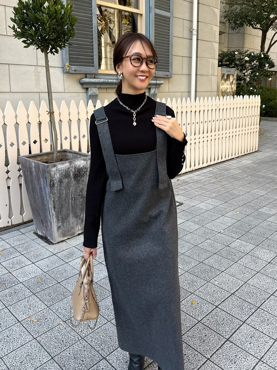 【予約】 ウールライクVネックジャンパースカート / チャコール(1月上旬発送予定)