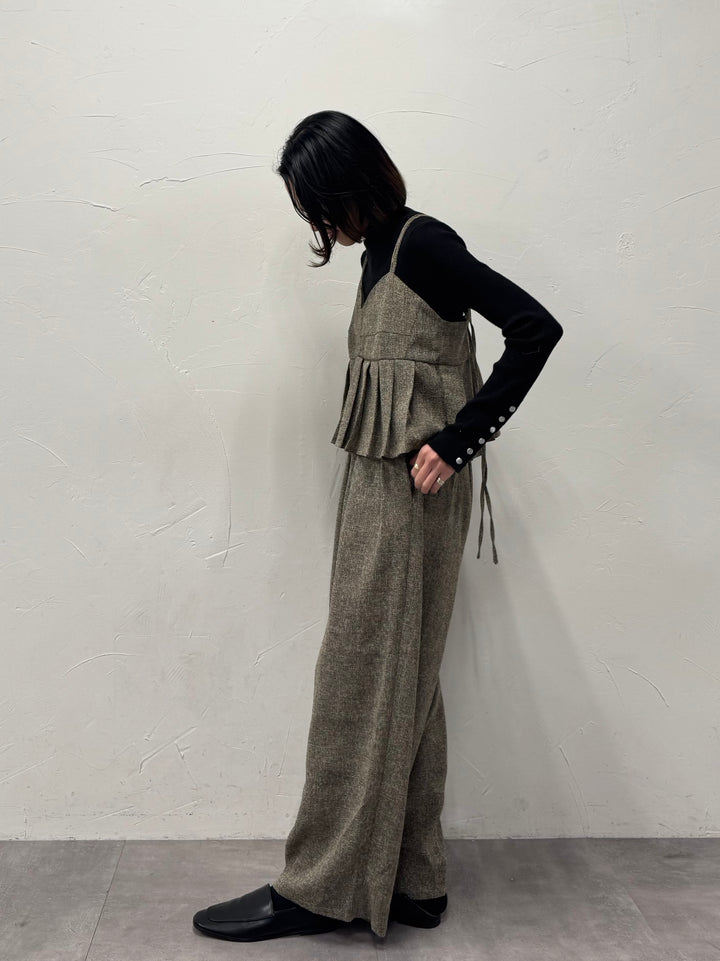 【予約】[3点SET] サマーツイードプリーツキャミ / ブラウン +  サマーツイードタックパンツ / ブラウン + 袖ボタンハイネックニット / ブラック(3月下旬発送予定)