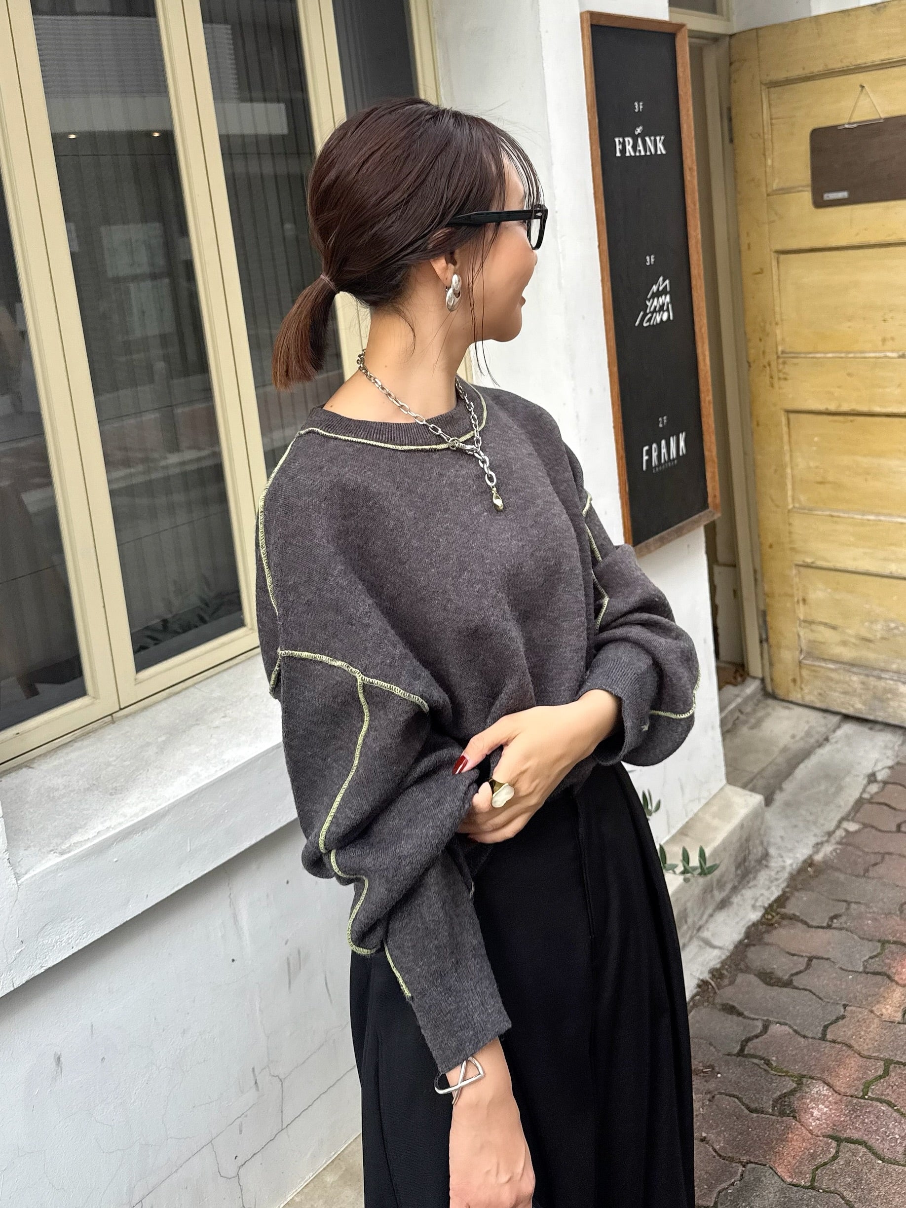 アルパカタッチ配色ニット / チャコール – fosie