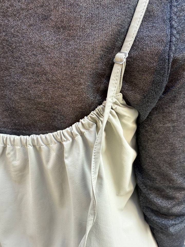 ウォッシャブルフェイクレザーキャミソール / エクリュ