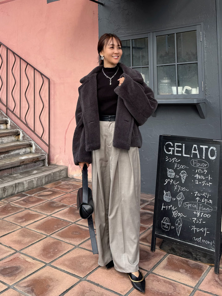 【予約】[3点SET] ボアショートコート / チャコールグレー + 袖ボタンハイネックニット / ブラック + ツイルタックパンツ / グレージュ(12月中旬発送予定)