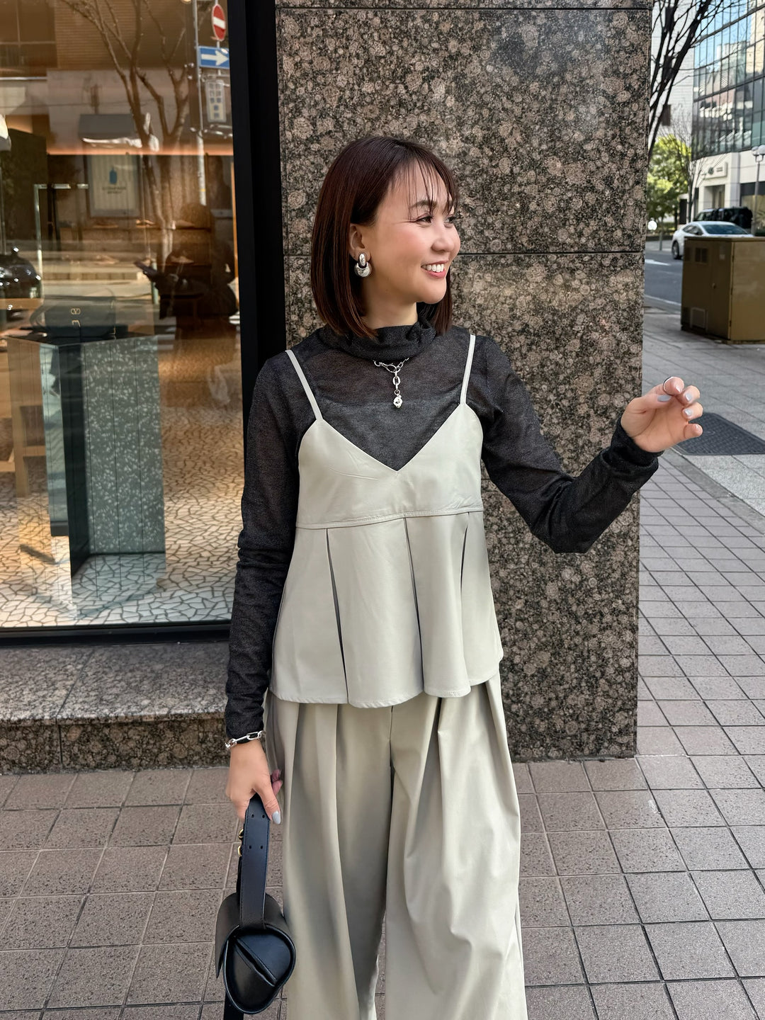 ウォッシャブルフェイクレザーキャミソール / エクリュ