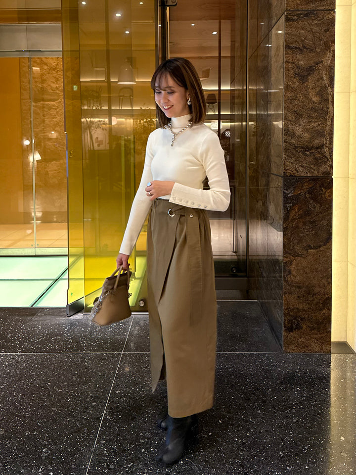 袖ボタンハイネックニット / アイボリー