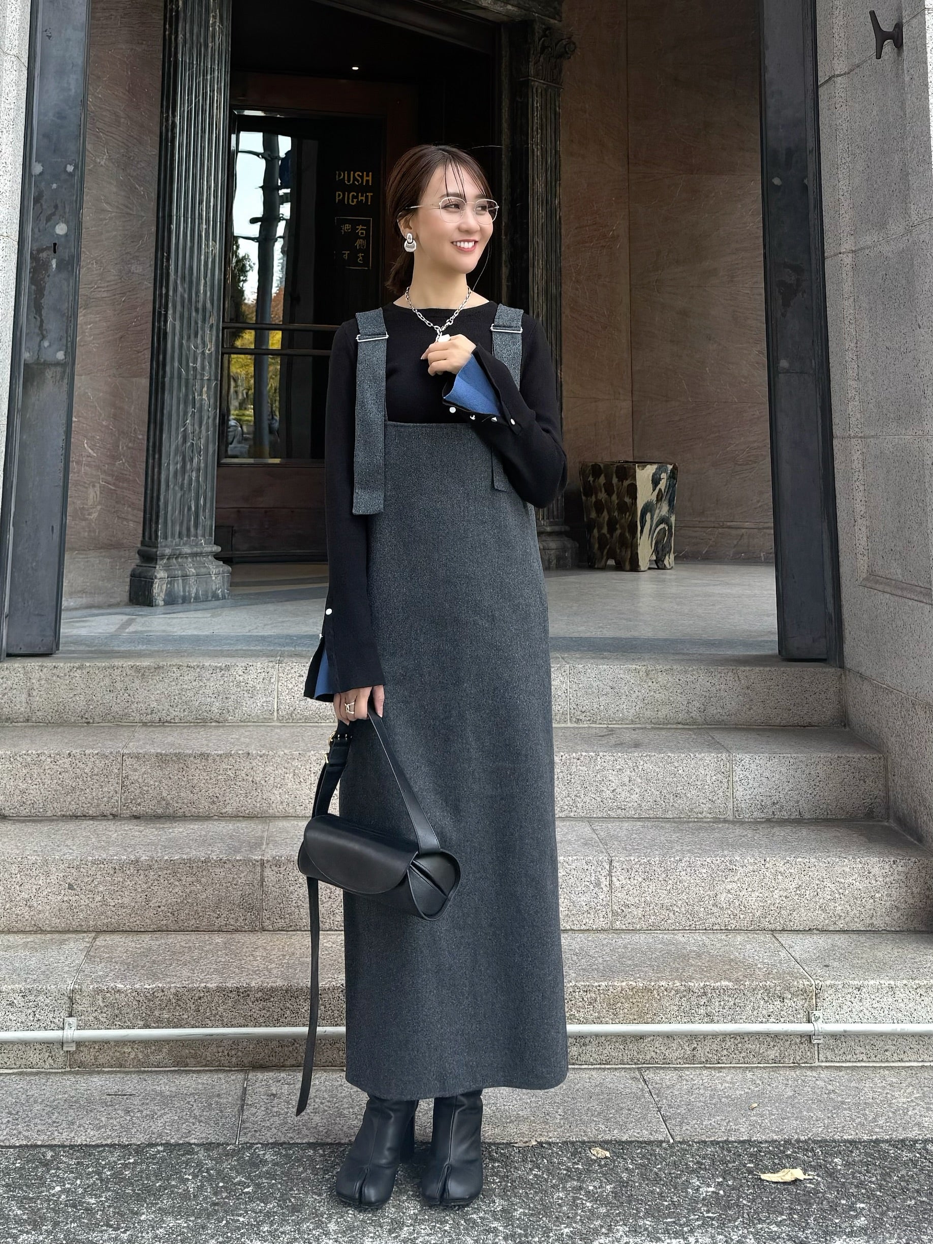 予約】[3点SET] ウールライクVネックジャンパースカート / チャコール