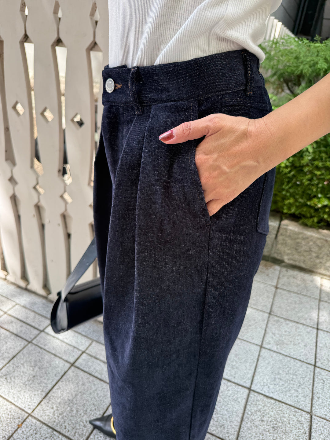 [新作300円OFF] ベロアデニムタックワイドパンツ / ネイビー