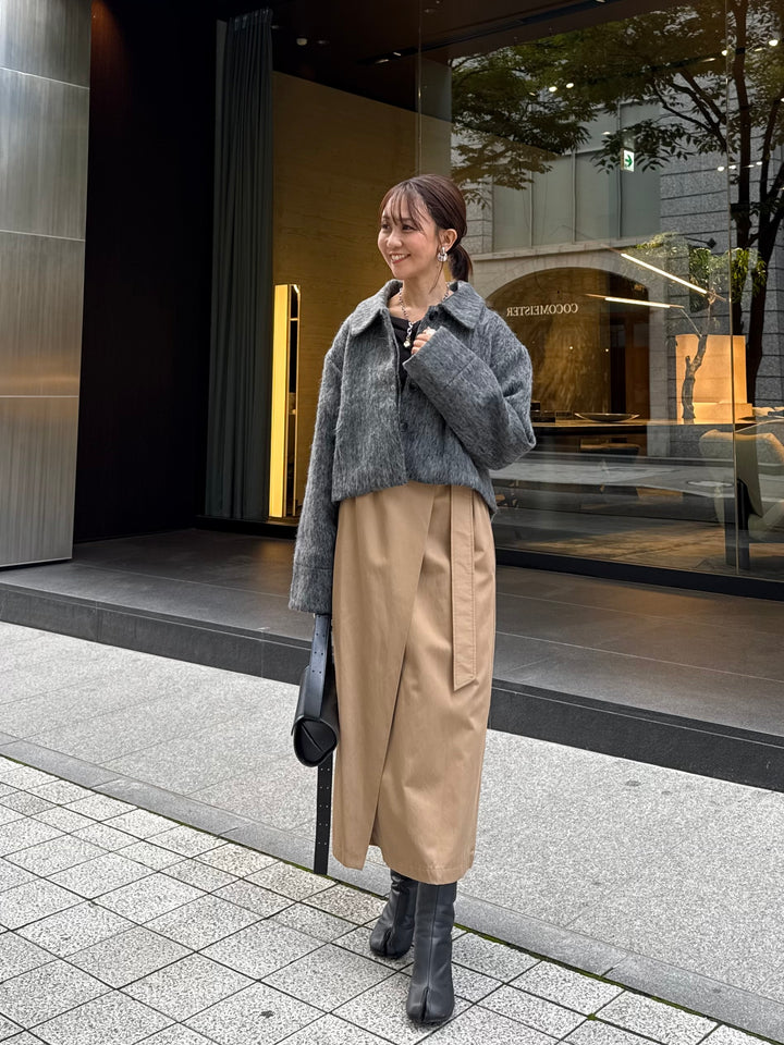 【予約】 [SET] シャギーショートジャケット / グレー + ベルトラップ風ロングスカート / ベージュ(11月下旬発送予定)