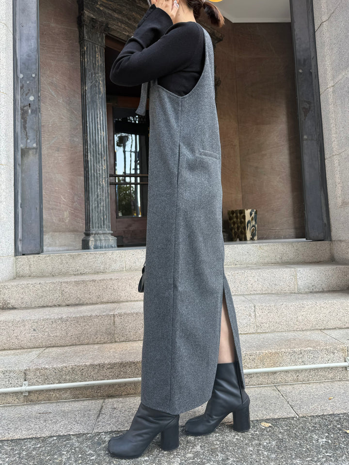 【予約】 ウールライクVネックジャンパースカート / チャコール(1月上旬発送予定)