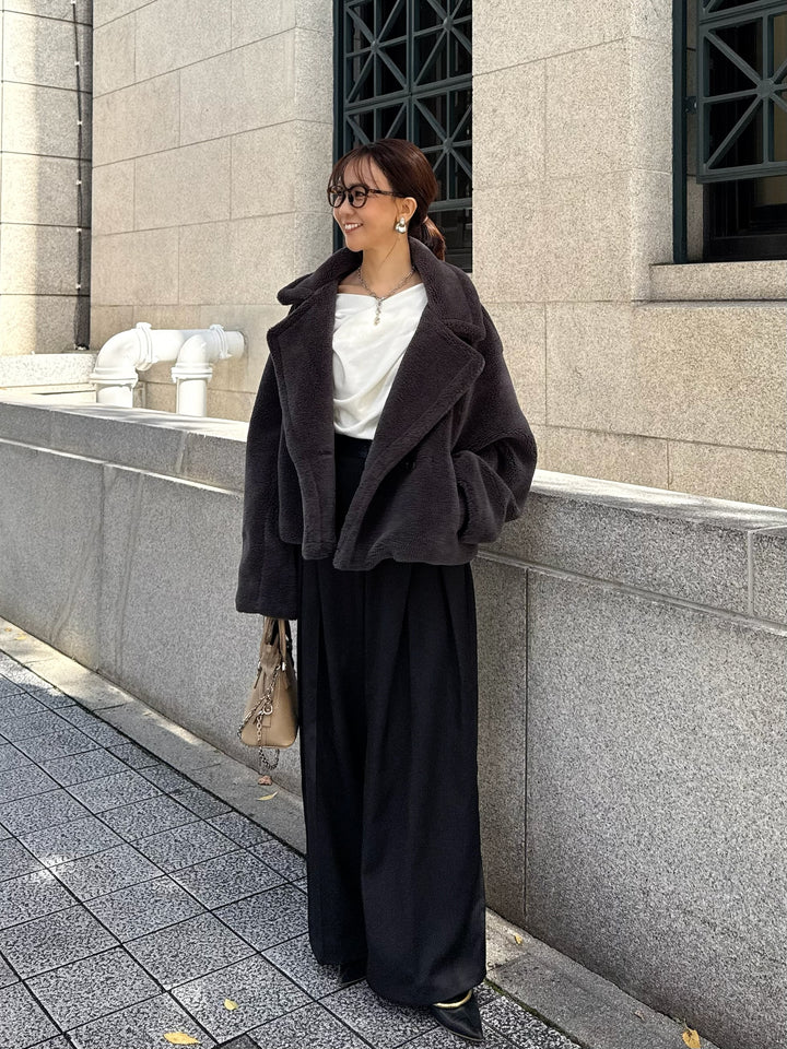 【予約】[3点SET] ボアショートコート / チャコールグレー +  起毛ドレープロングTシャツ / ホワイト + ツイルタックパンツ / ブラック(12月中旬発送予定)