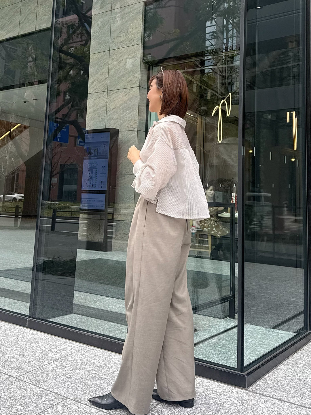 【予約】[SET] シアーストライプショート丈シャツ  / ライトグレー + ウエストパイピングワイドパンツ / グレージュ(4月上旬発送予定)