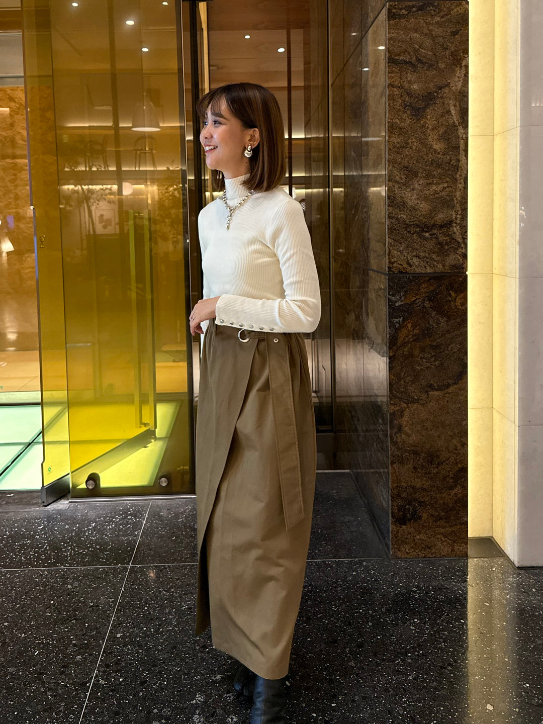 袖ボタンハイネックニット / アイボリー