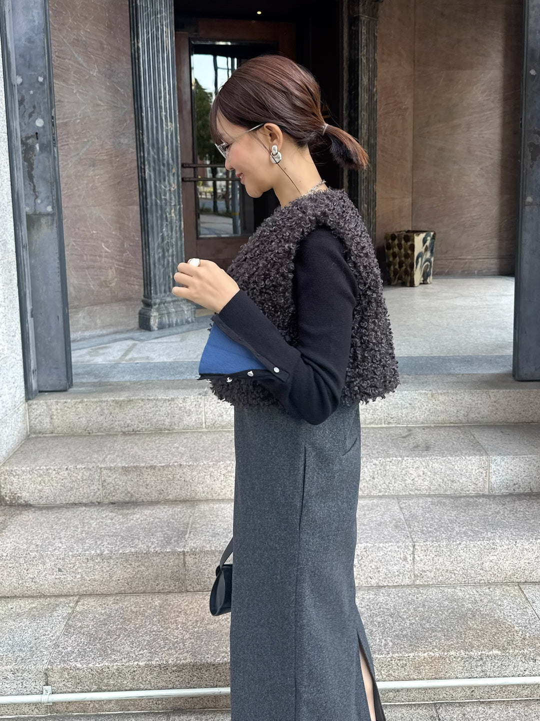 【予約】 ウールライクVネックジャンパースカート / チャコール(1月上旬発送予定)