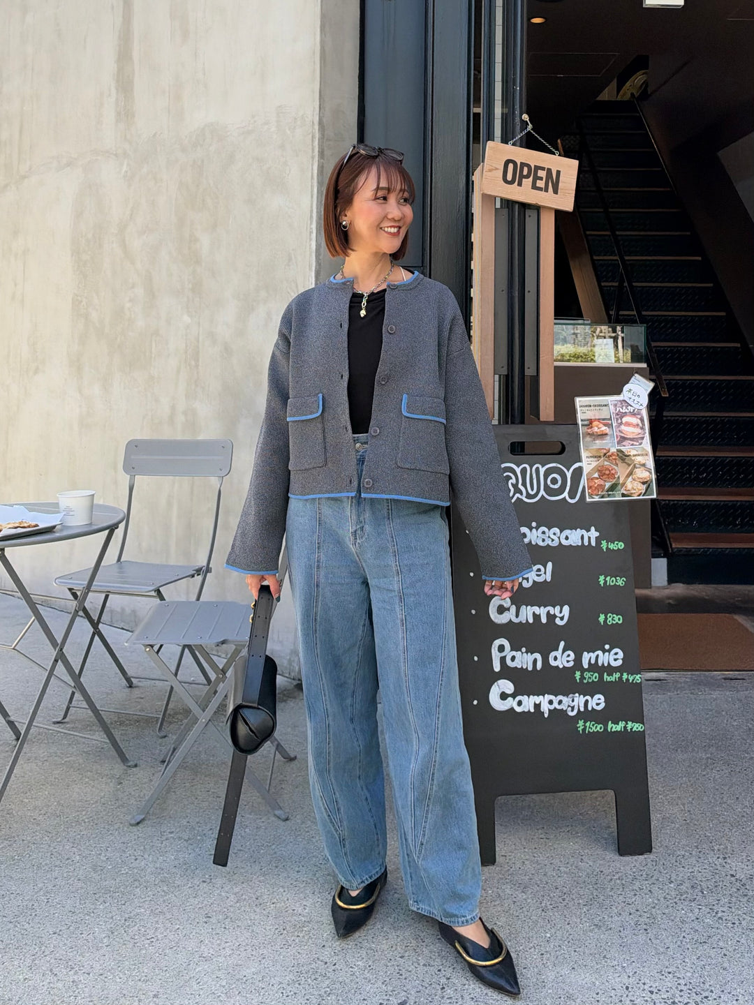 [新作300円OFF] 配色クルーネックカーディガン / チャコールグレー