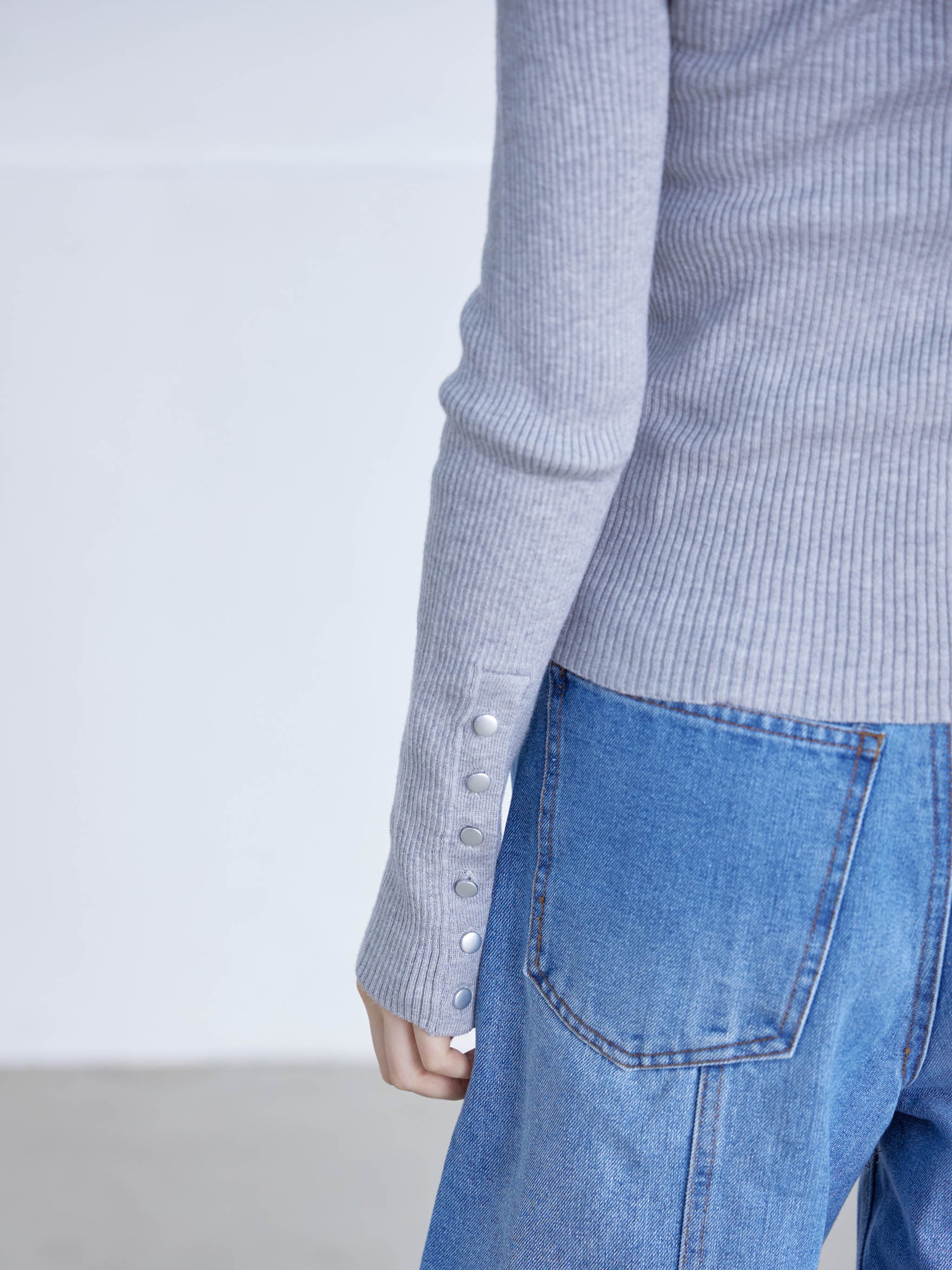 新作300円OFF] 袖ボタンハイネックニット / グレー – fosie